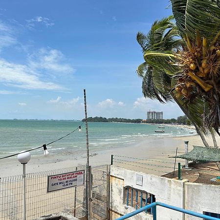 Newly Renovated Comfy Beachfront View At Seri Bulan 포트딕슨 외부 사진