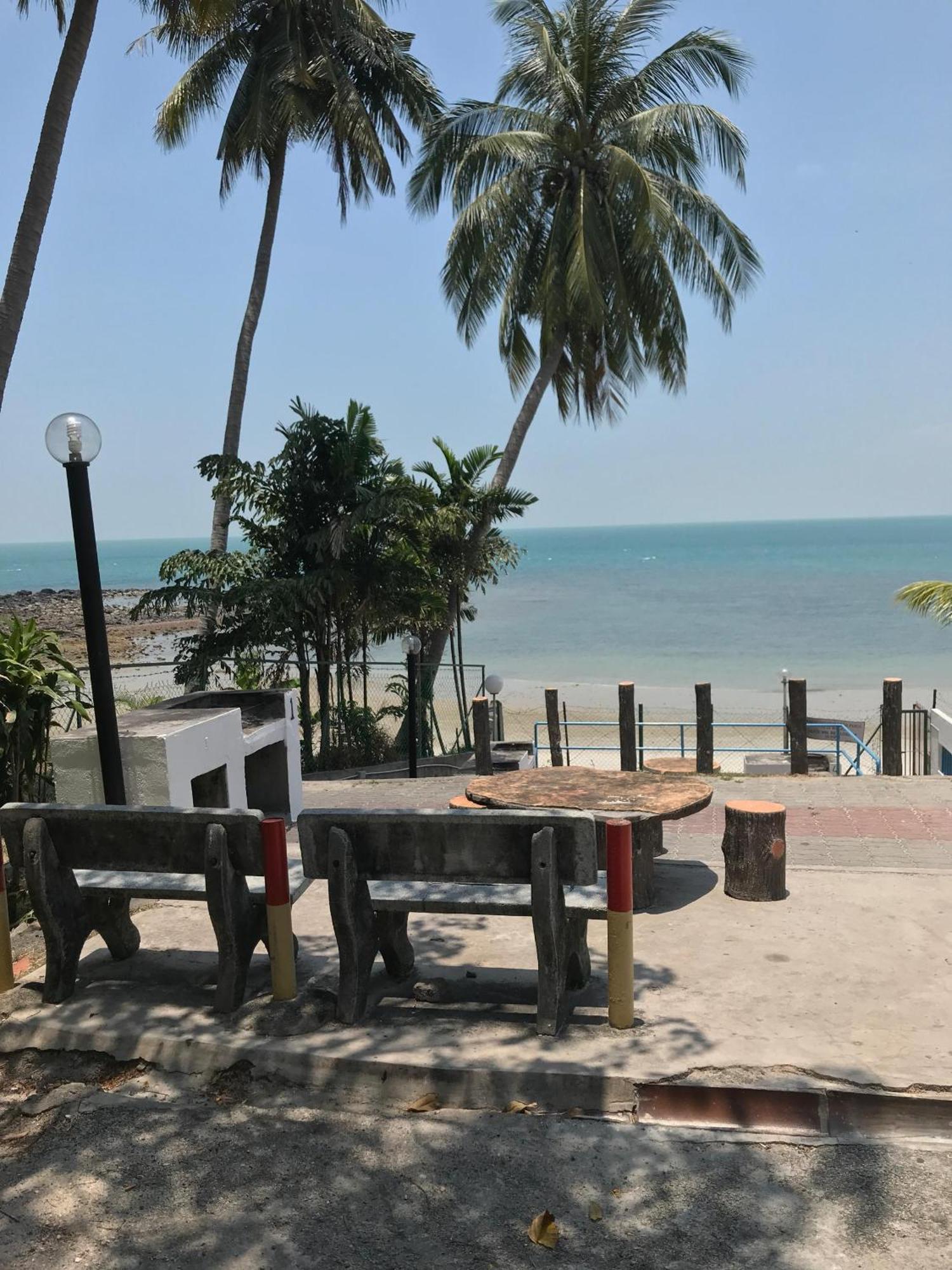 Newly Renovated Comfy Beachfront View At Seri Bulan 포트딕슨 외부 사진
