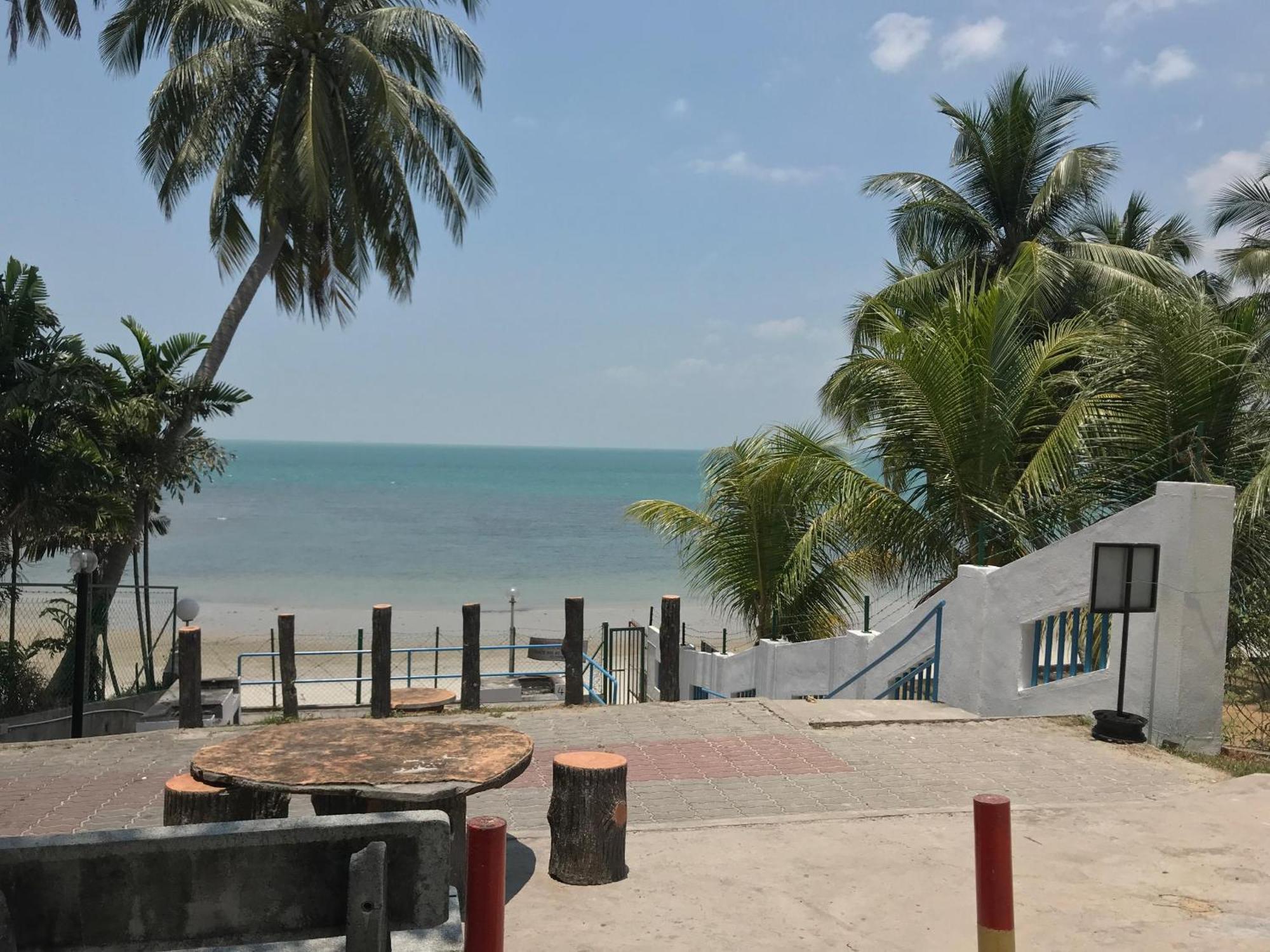 Newly Renovated Comfy Beachfront View At Seri Bulan 포트딕슨 외부 사진