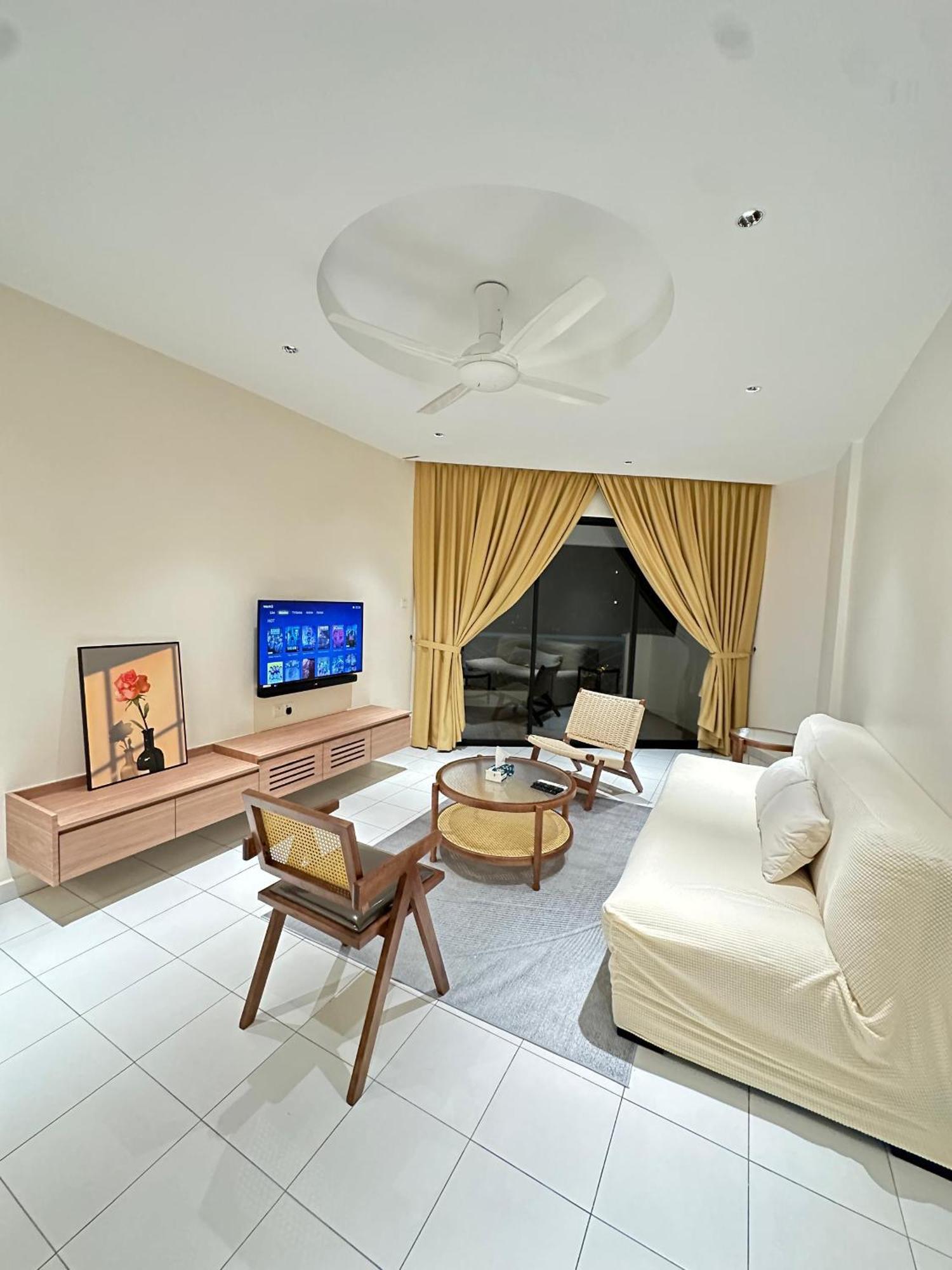 Newly Renovated Comfy Beachfront View At Seri Bulan 포트딕슨 외부 사진