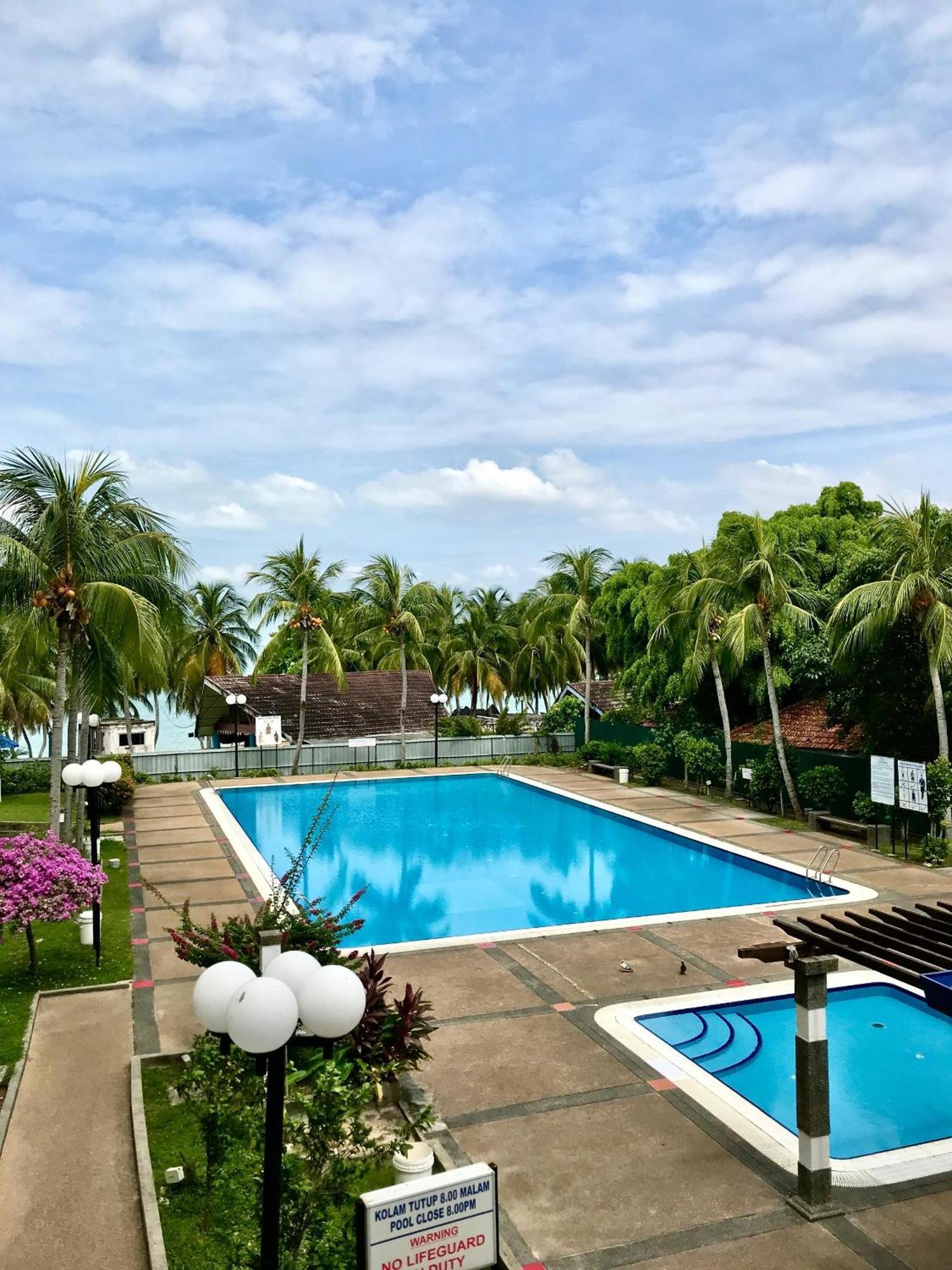 Newly Renovated Comfy Beachfront View At Seri Bulan 포트딕슨 외부 사진